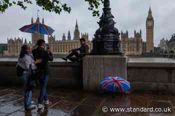London set for week of wet weather before temperatures rise at weekend
