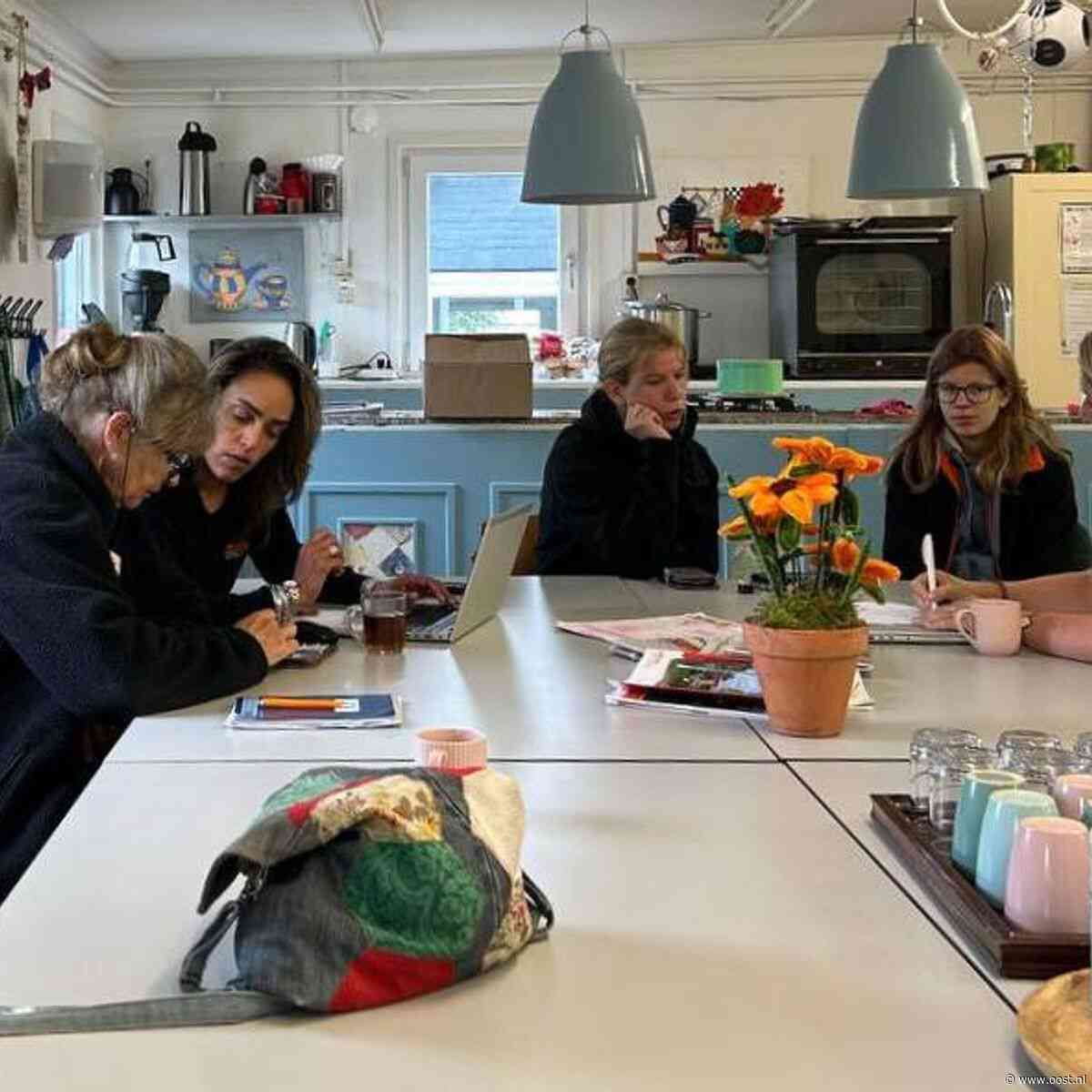 Bewoners zitten vol vragen na windhoos: 'Ik heb een gat in het dak'
