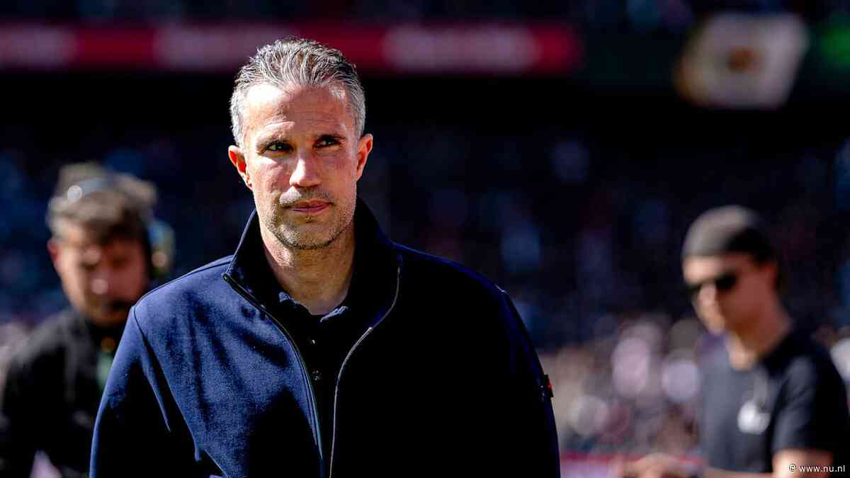 Robin van Persie door nieuwe clubleiding ontslagen als trainer van Feyenoord