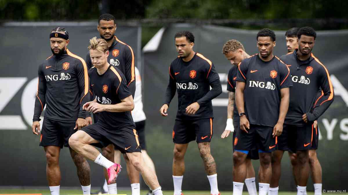 Oranje traint met volledige WK-selectie, Van Nistelrooij ontbreekt nog