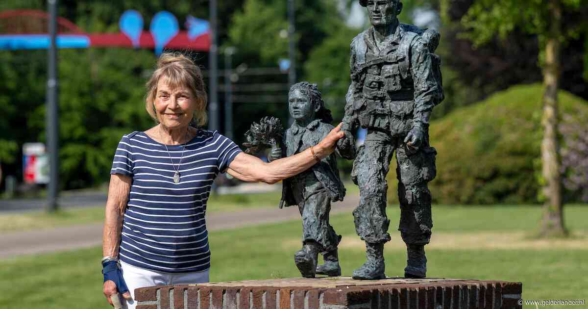 Kunstenaar Fransje (86) stopt noodgedwongen met beelden maken: ‘Ik droeg drie leesbrillen op elkaar’