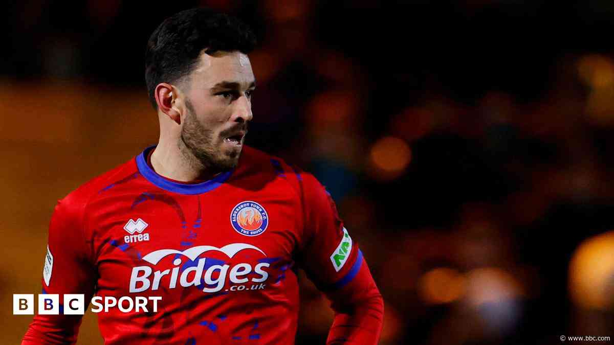 Sutton sign defender Nightingale from Aldershot