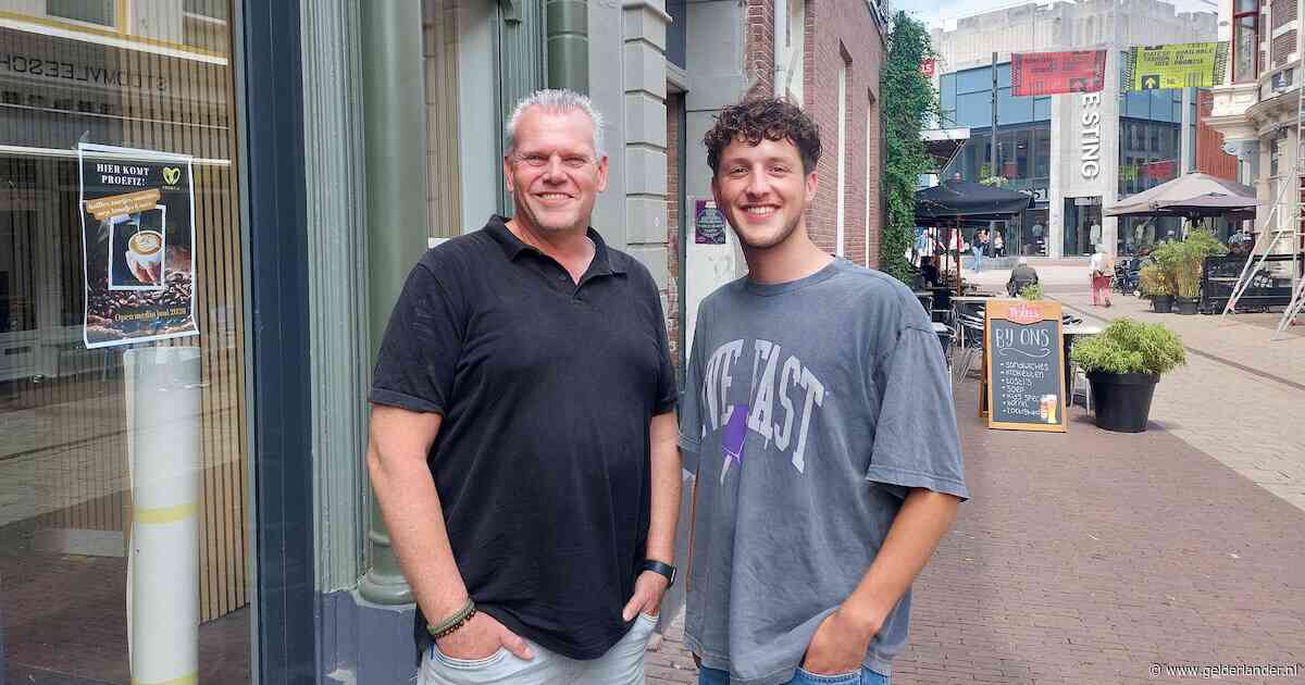 Vincent en Jonas openen lunchroom Proefiz in Arnhem: ‘Het terras ligt ’s middags kats in de zon’