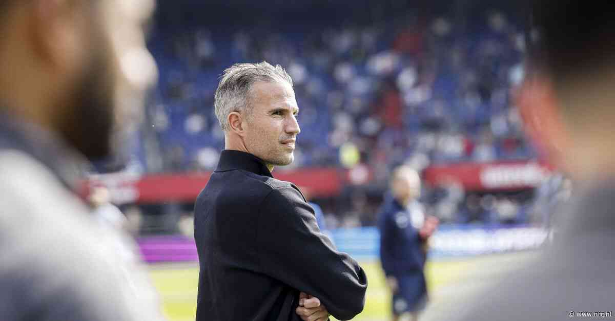 ‘Feyenoord ontslaat trainer Robin van Persie’