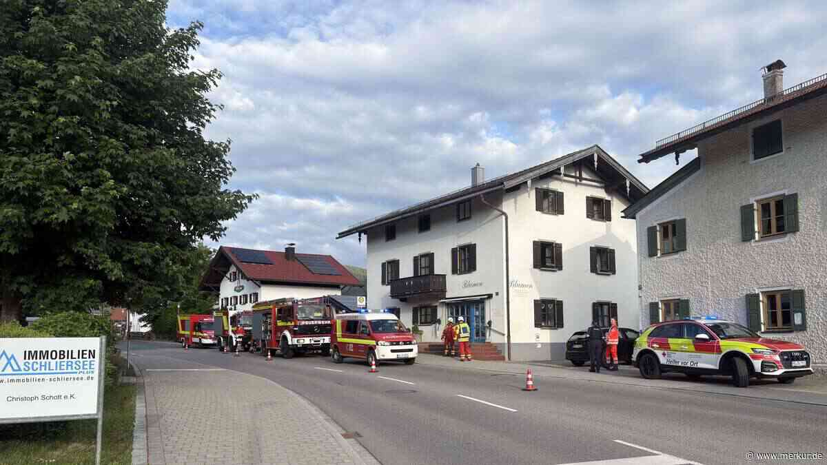 Qualmentwicklung am Abend: Feuerwehr in Schliersee alarmiert