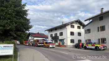 Qualmentwicklung am Abend: Feuerwehr in Schliersee alarmiert