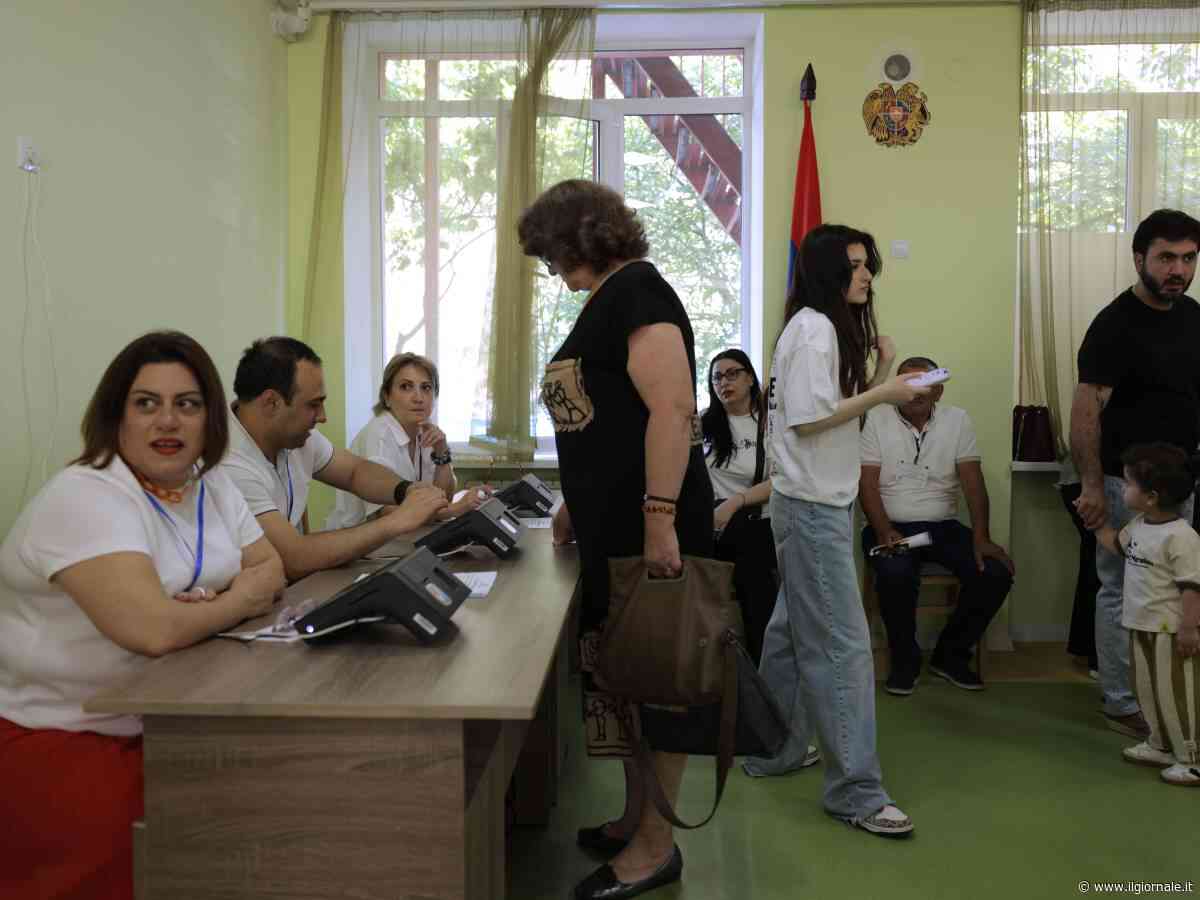 Armenia al voto, Pashinyan avanti negli exit poll: sfida aperta con il partito filorusso