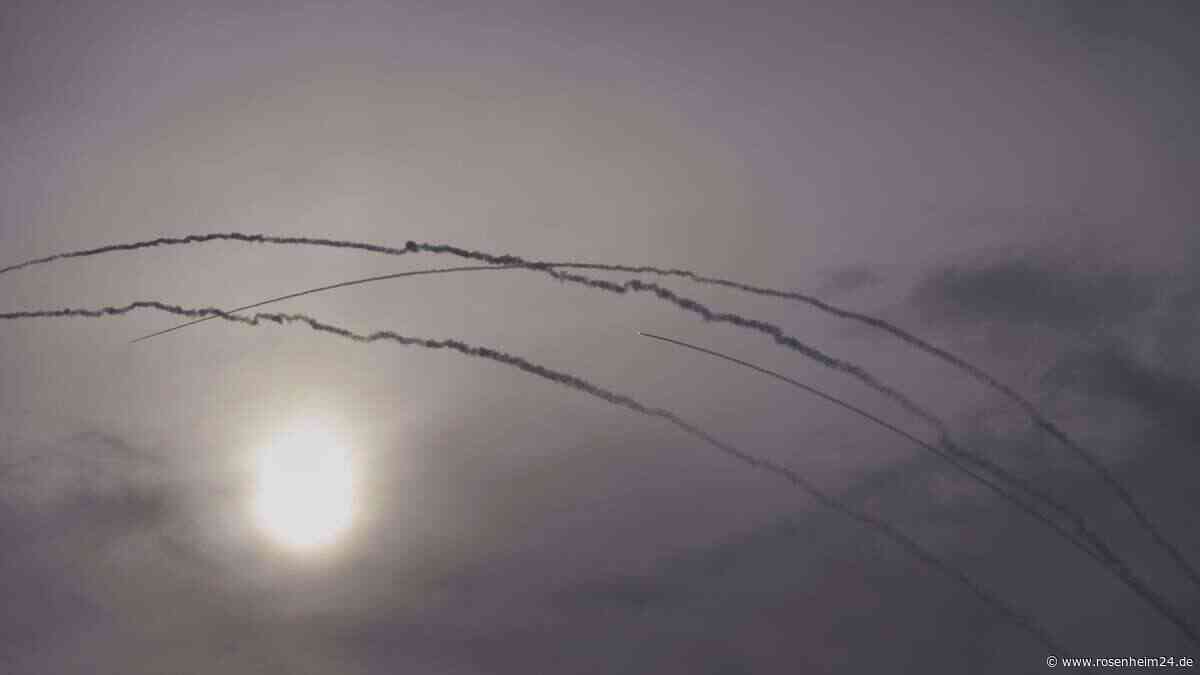 Rundfunk: Iran meldet zwei Raketensalven auf Israel