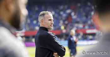 Feyenoord ontslaat trainer Robin van Persie, na teleurstellend seizoen