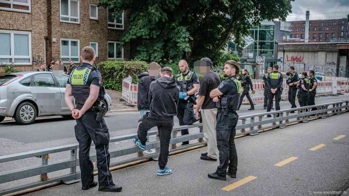 Angriff in St. Georg: Mann in Lebensgefahr, Tätersuche eingestellt