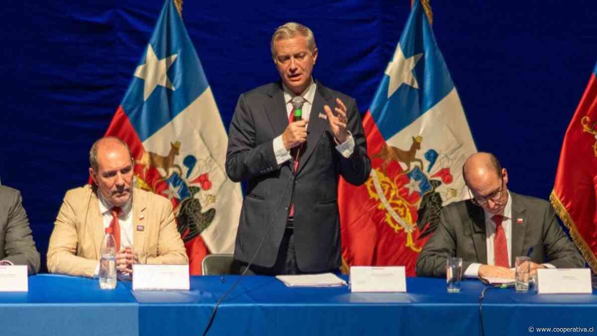 Megarreforma: Kast emplazó a "dejar la discusión entre ricos y pobres"