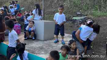 School children scream, run for cover as structure collapses during Philippines quake