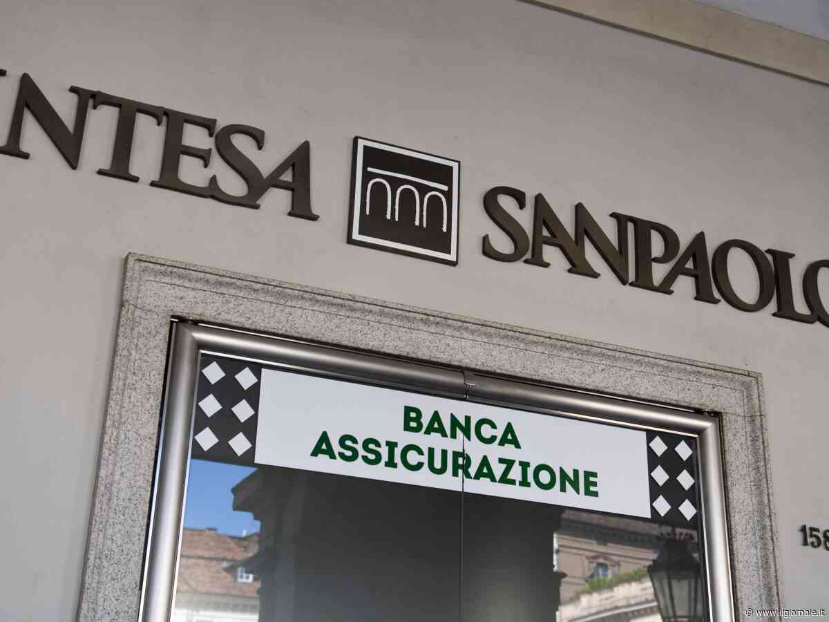 Intesa Sanpaolo lancia un’Opas su Mps: operazione da 30,6 miliardi. Accordo con Unipol per 635 filiali