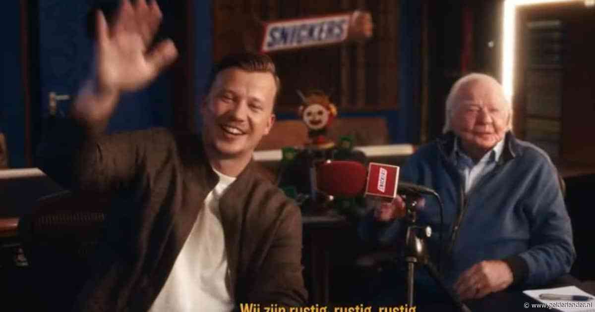 Hilarische video met Jaap Stam, Adriaan (van Bassie) en hitsensatie Russo over de VAR