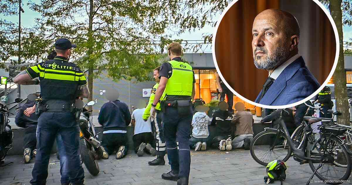 Marcouch positief en kritisch over nieuwe asielwet: ‘Nu snel uitvoeren, wetten zijn geduldig; de praktijk niet’