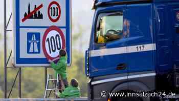 Greenpeace-Aktion auf A93 bei Kiefersfelden: Aktivisten überkleben Verkehrsschild
