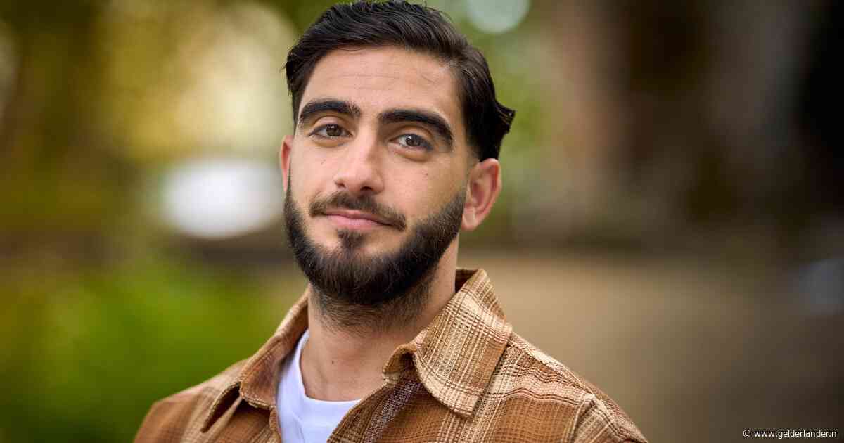Acteur Sia vindt het jammer dat dramaserie Dertigers stopt: ‘Ik ga mezelf gewoon in Veertigers kletsen’