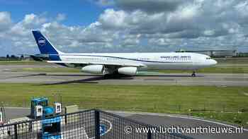 Iraans voetbalelftal met A340 die voor Surinam Airways naar Schiphol vliegt naar WK