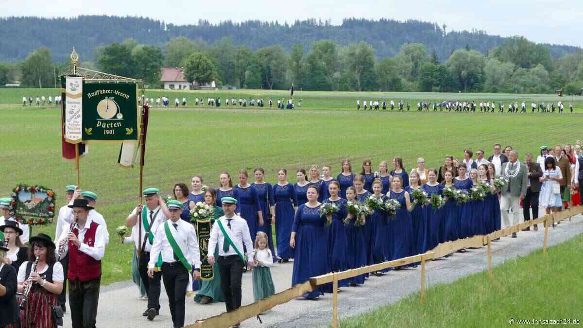 Tausende feiern bei Bilderbuch-Wetter großes Radler-Fest in Waldkraiburg