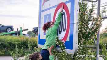 Tempo 100 auf Autobahnen? Aktivisten überkleben Verkehrsschild in Oberbayern