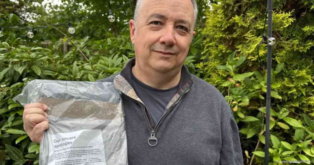 Tijdschrift voor ‘kersverse’ Britse vader valt pas 19 jaar later op de mat: ‘Dit is bizar’
