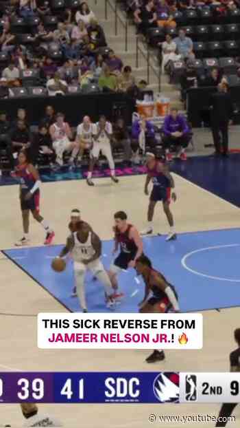 Jameer Nelson Jr. with the crafty reverse finish! 🔥🏀
