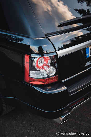 Offenbar Brandstiftung an einem Range Rover - enormer Sachschaden