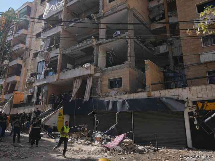 I jet di Israele colpiscono Beirut. E l'Iran furioso lancia i missili
