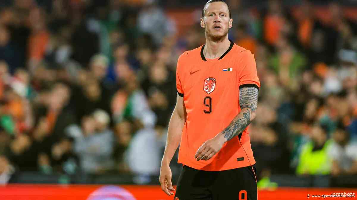 WK-journaal: Weghorst 'meest aantrekkelijke speler' Oranje; spelers op foto op Times Square