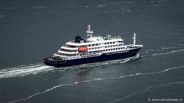 Cruiseschip Hondius verlaat Rotterdam voor eerste reis na virusuitbraak