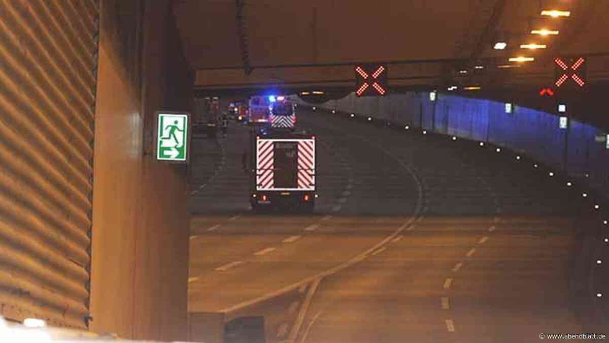Auto brennt im Tunnel Stellingen: A7 in Hamburg voll gesperrt