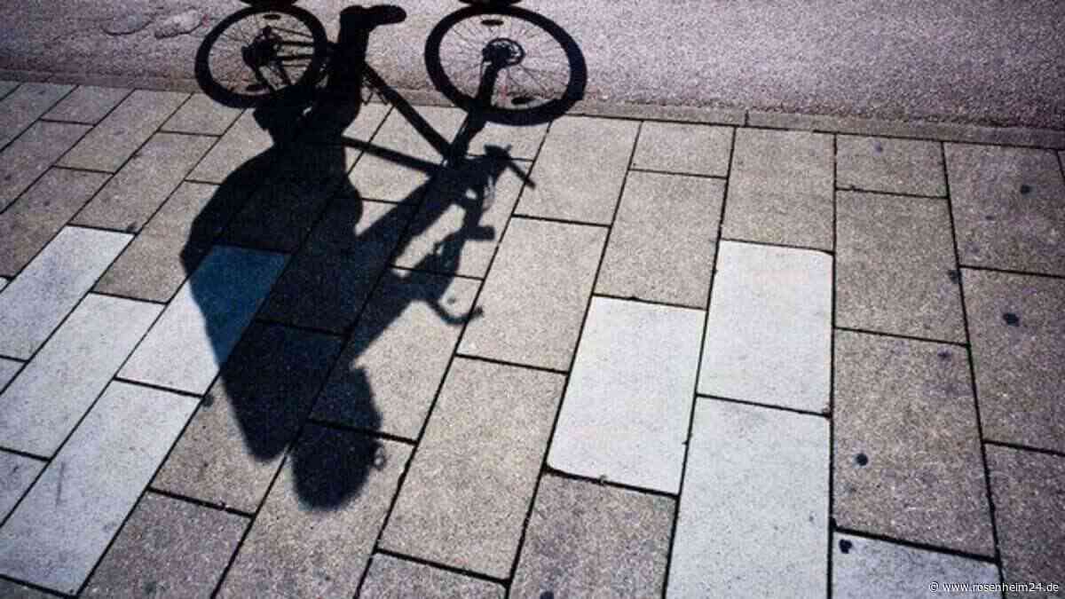 Tödlicher Unfall auf der B299: Radfahrer wird von Lkw erfasst und stirbt noch vor Ort