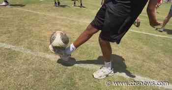 Smyrna breaks world soccer juggling record