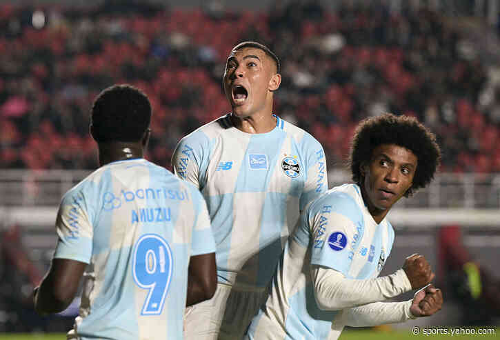 Willian brushes aside rumours and confirms he is staying at Grêmio