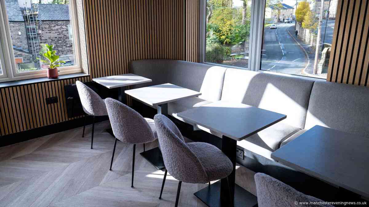 Oldham restaurant owner says 'this isn't sustainable' as he's forced to shut after one day