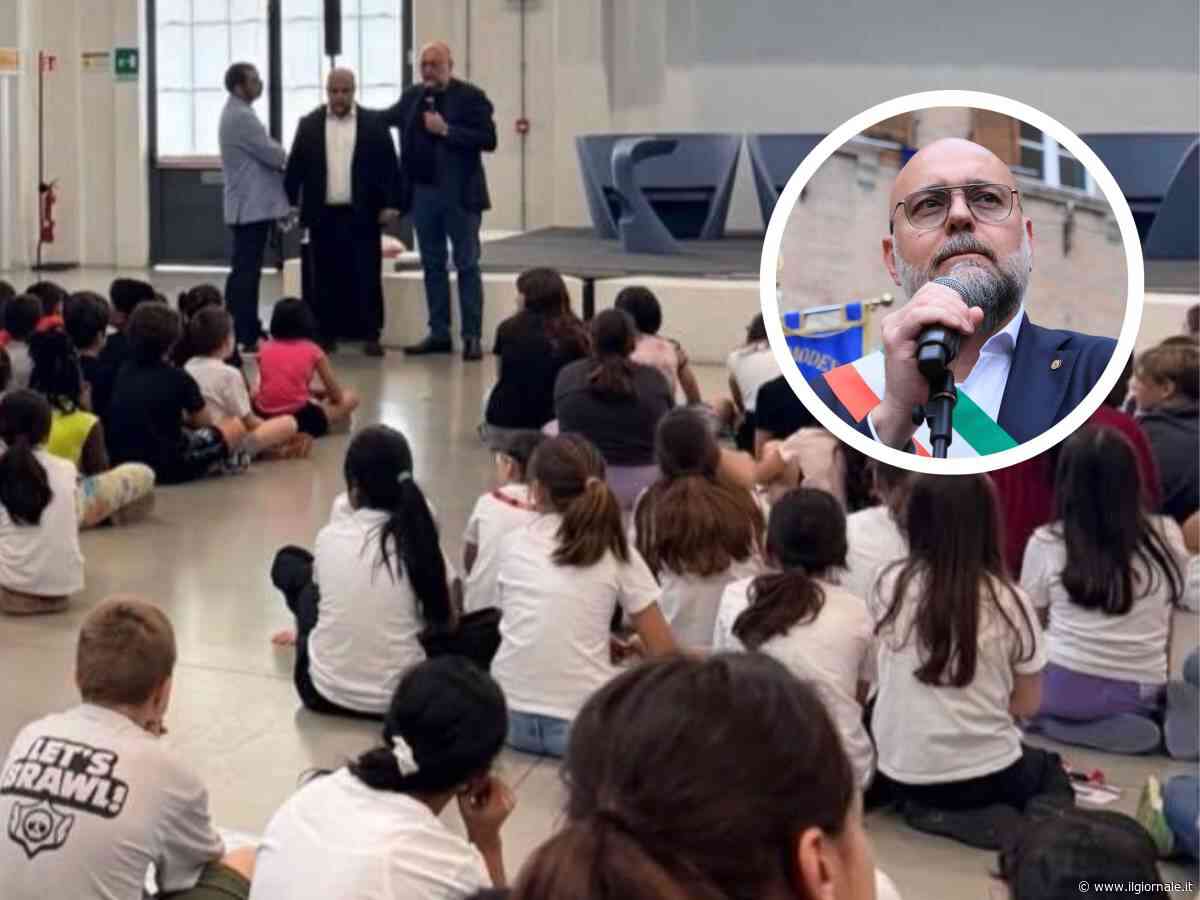 Modena, indagato per terrorismo all’incontro coi bambini. Ora è “scaricabarile” sull’invito