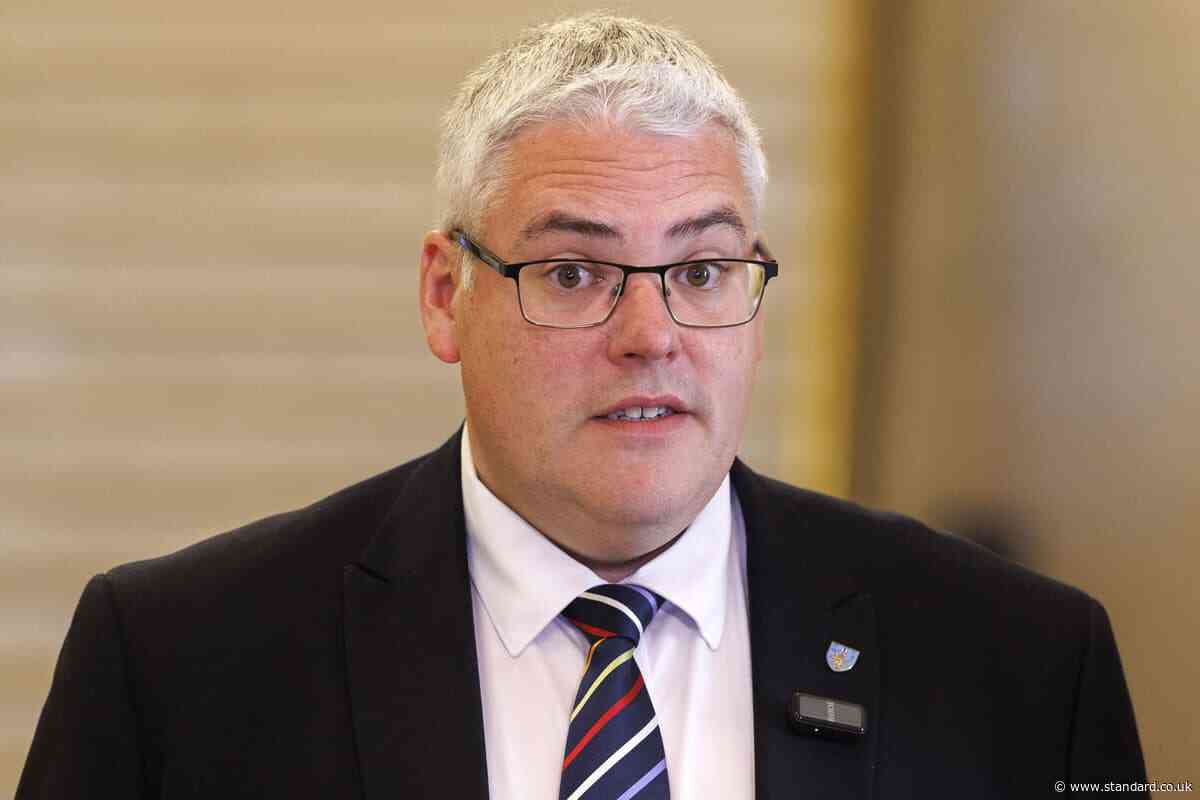 Objections to Northern Ireland centenary stone ‘hypocritical’ – DUP’s Robinson