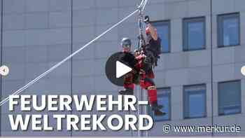 Weltrekord-Video: Feuerwehr Leipzig seilt sich mit 170-Meter-Seil ab