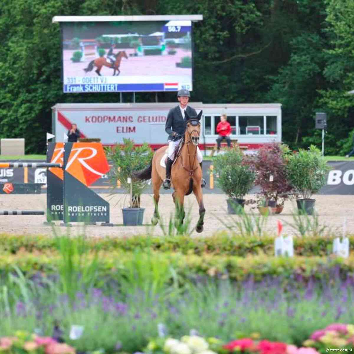 Kijk hier de foto's van Jumping Schröder Twente terug