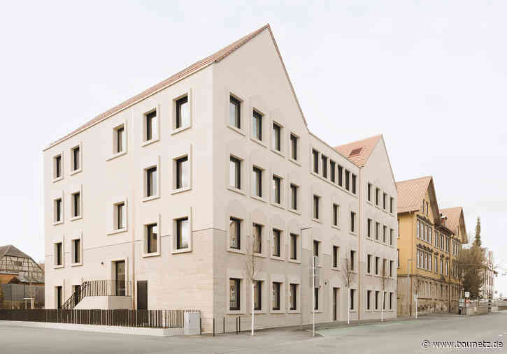 Spiegelbild mit Eigenheiten
 - Bildungshaus von Bez+Kock in Rottenburg am Neckar