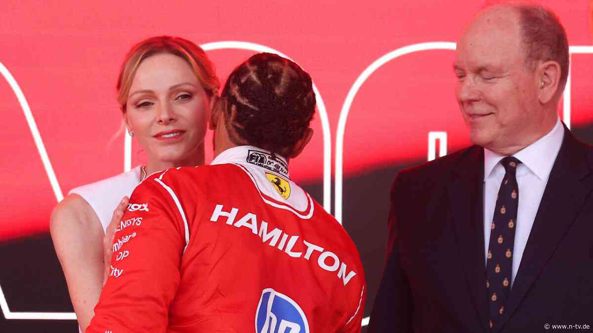 Albert und Kardashian schauen zu: Lewis Hamilton herzt Charlène von Monaco