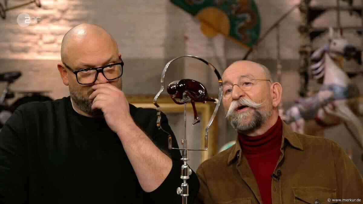 „Ist das Kunst?“ - Skurriles Objekt stellt „Bares für Rares“-Experte vor ein Rätsel