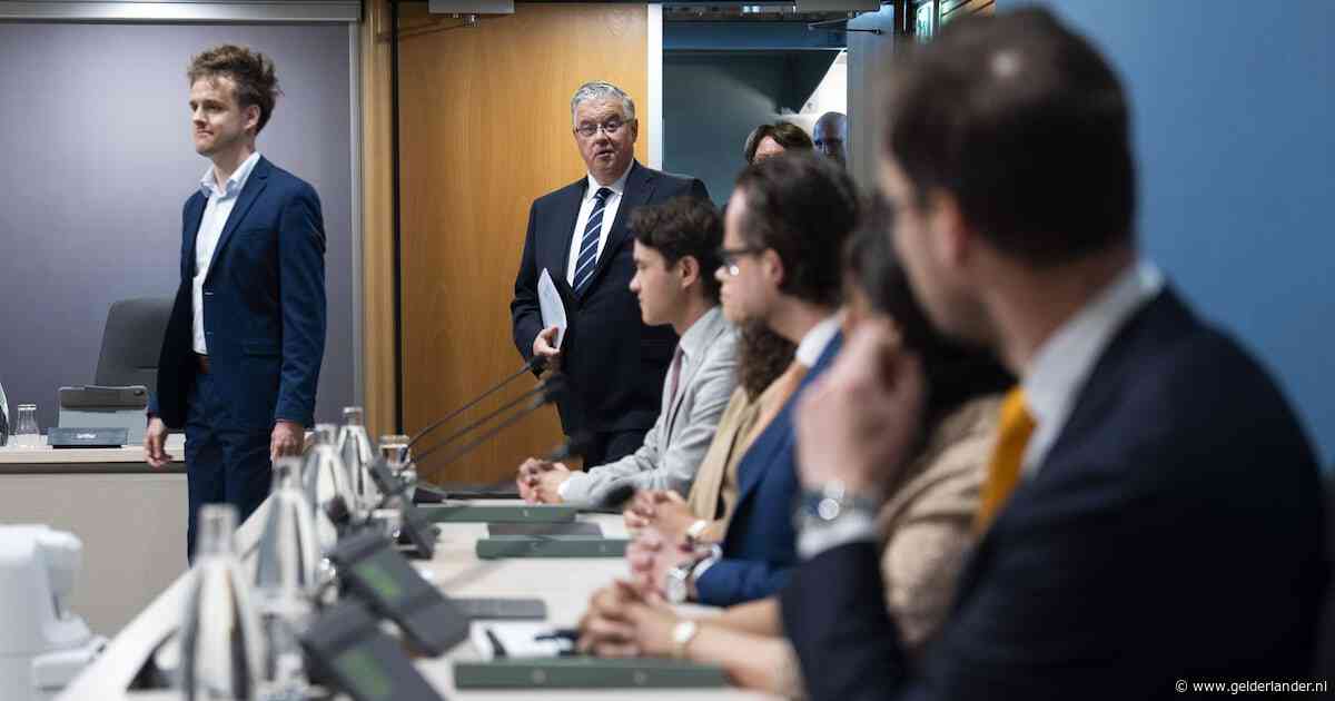 Wat we kunnen leren van het coronaverhoor van burgemeester Bruls: ‘Laat ook de twijfels en dilemma’s zien’