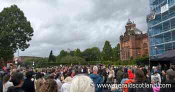 Crowds flock to Scottish museum's steps for free outdoor ceilidh
