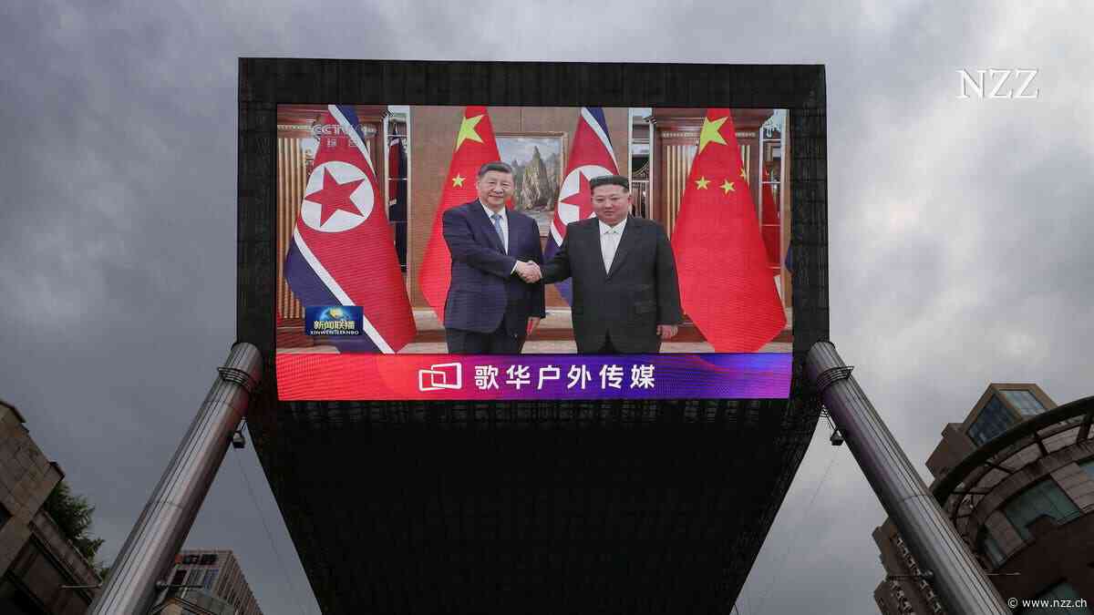 Xi Jinping hofiert Kim Jong Un