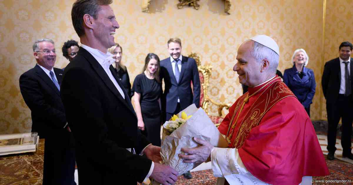 ‘Bedankt voor de bloemen’: paus Leo XIV knipoogt naar Nederlandse ambassadeur uit Deest