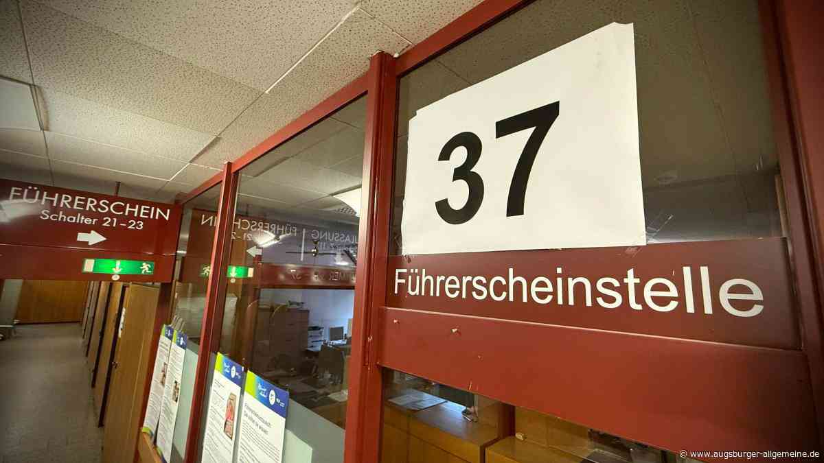 „Faktisch unmöglich“: Fahrschulen im Kreis Neu-Ulm schlagen wegen Behörden-Chaos Alarm