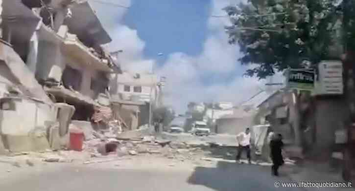 Nuovi raid israeliani nel Libano meridionale: colonne di fumo e macerie nella zona di Tiro
