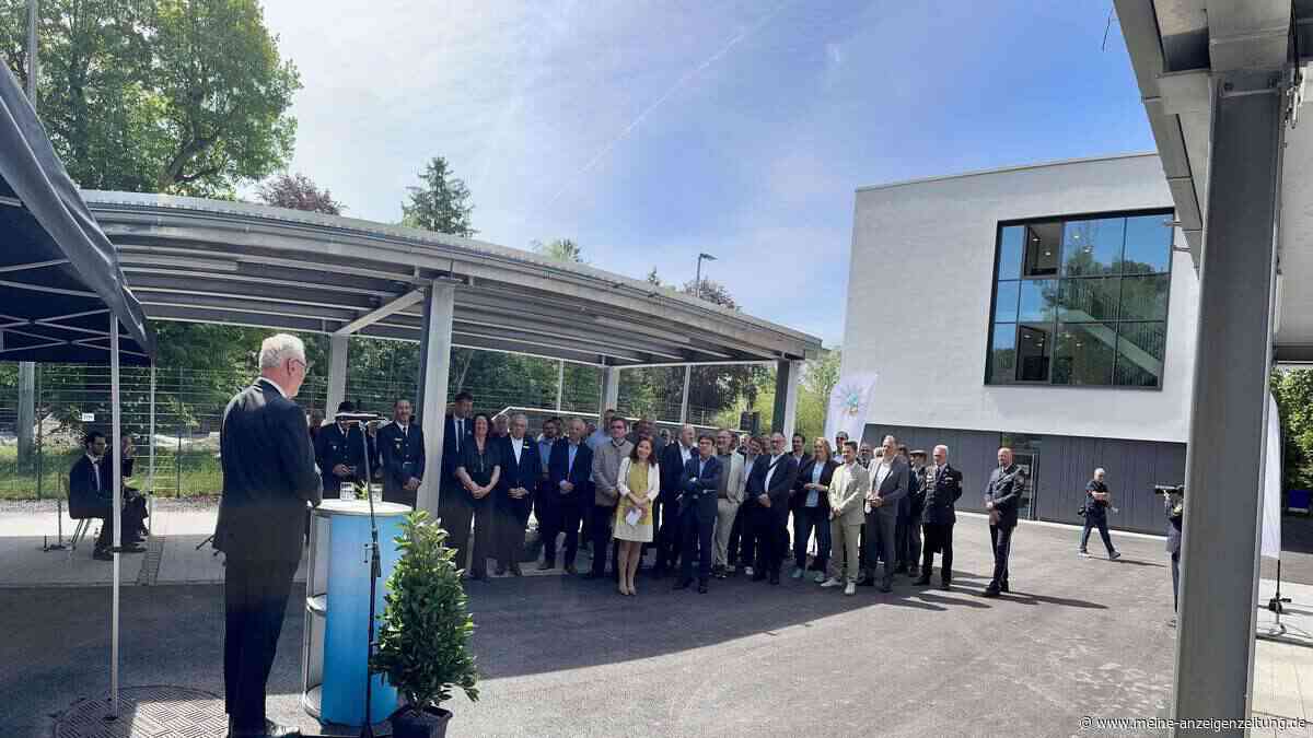 Neubau der Polizeiinspektion Dachau eingeweiht: 18,2 Millionen Euro