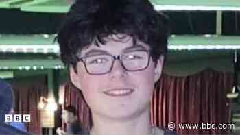 Teyrnged i ddyn 18 oed 'oedd â'i holl fywyd o'i flaen'